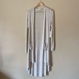 Queen of Hearts Women’s Gray Cardigan size 8